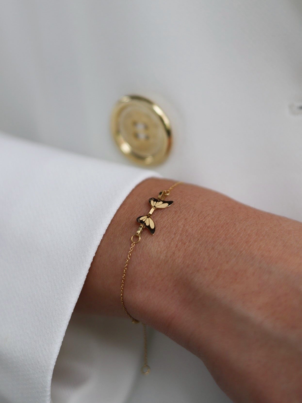 Pulsera mariposa dorada en cadena oro 18kt