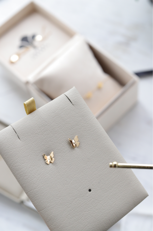 Aretes Mariposas en el Aire oro 18kt