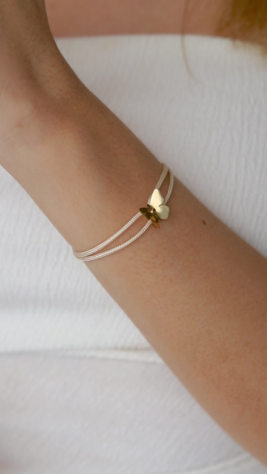 Pulsera cordón mariposa en el aire Oro 18kt